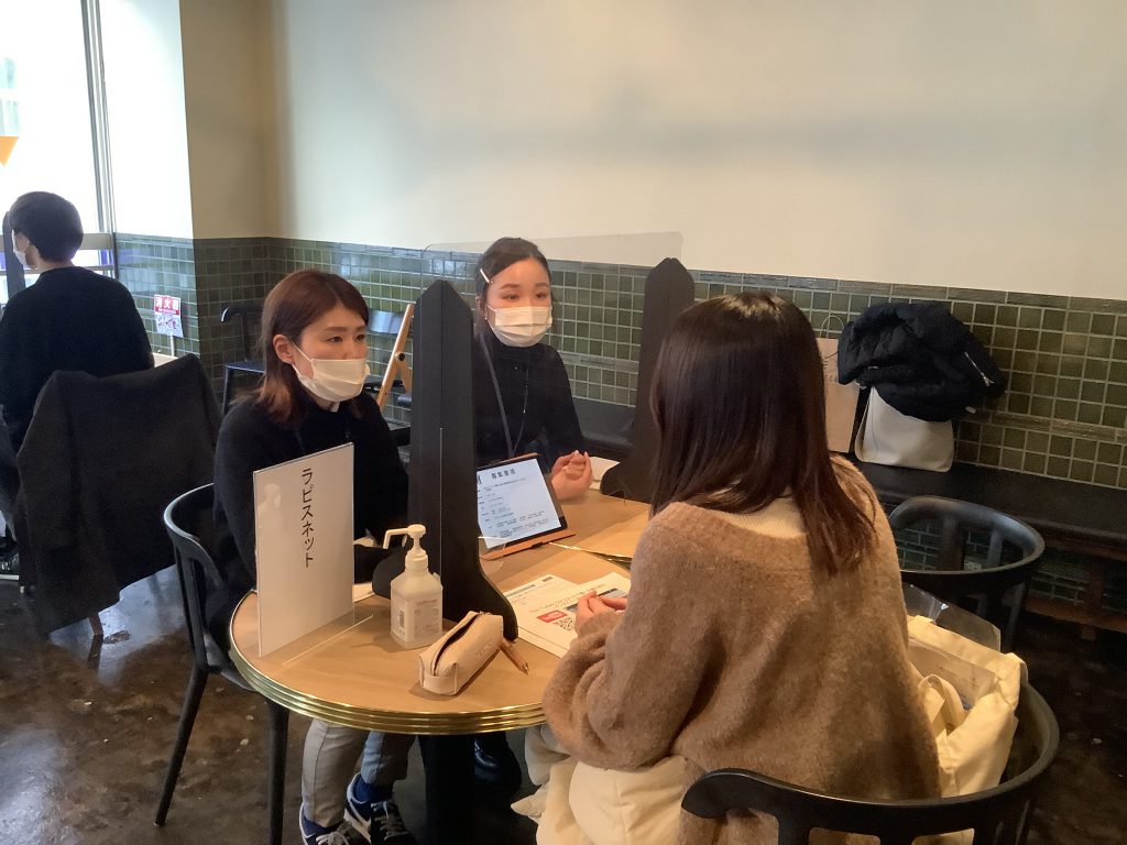 学生と企業のカフェ交流事業の写真